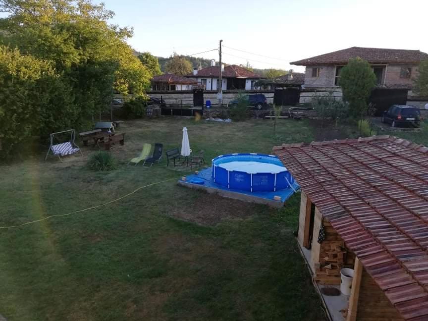 Guest House Yana Turkasheni Bagian luar foto