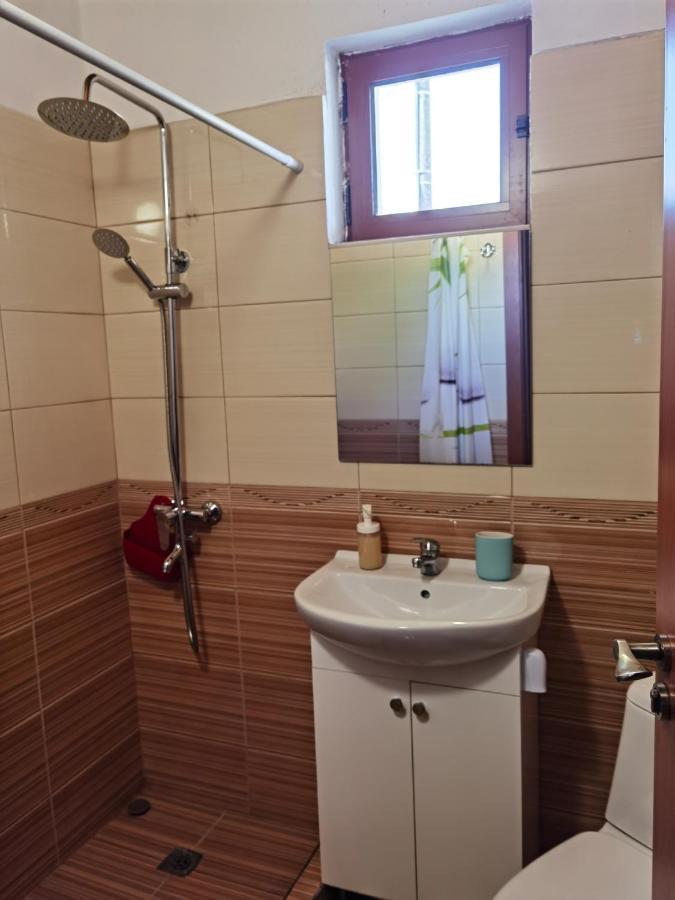 Guest House Yana Turkasheni Bagian luar foto