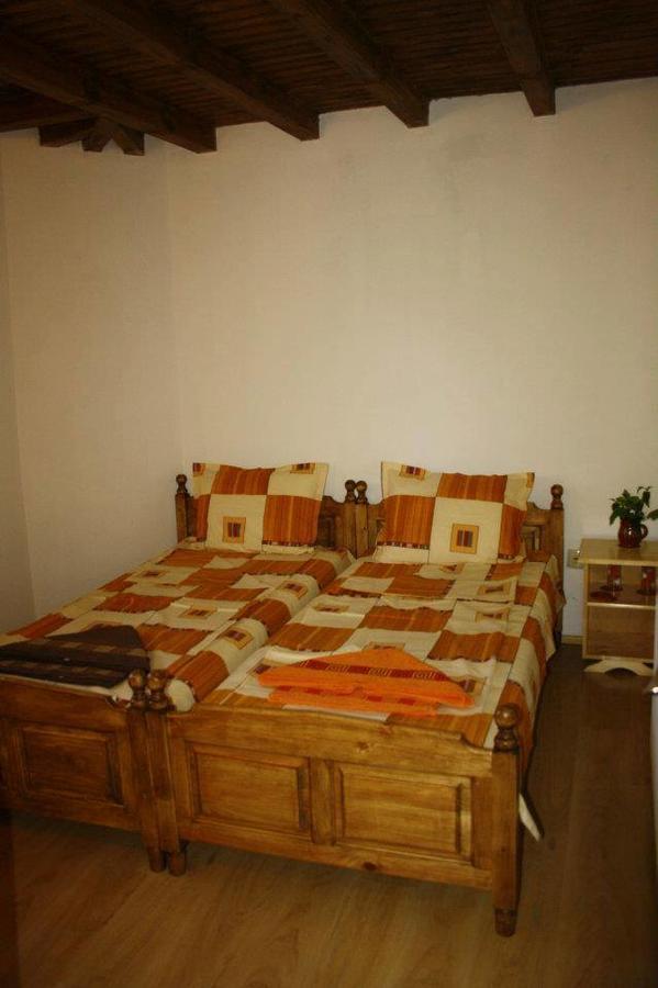 Guest House Yana Turkasheni Bagian luar foto