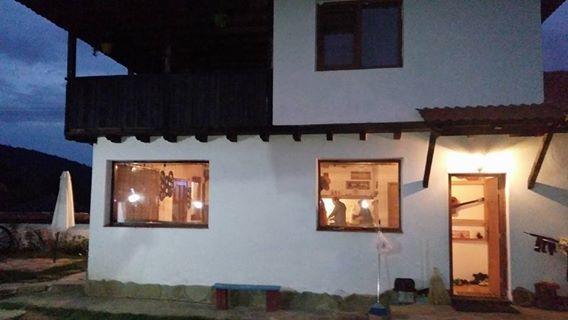 Guest House Yana Turkasheni Bagian luar foto