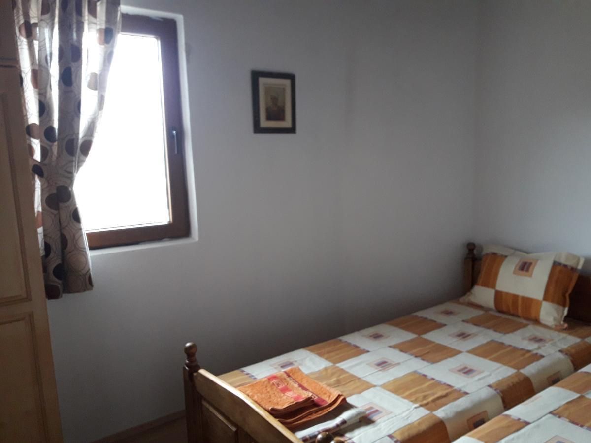 Guest House Yana Turkasheni Bagian luar foto