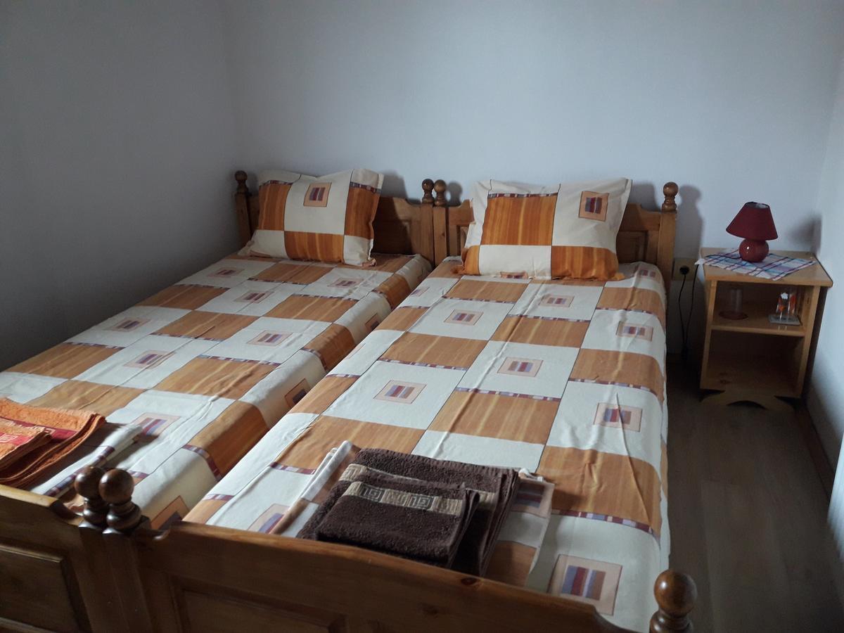 Guest House Yana Turkasheni Bagian luar foto