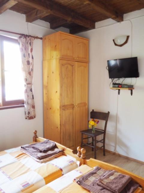Guest House Yana Turkasheni Bagian luar foto